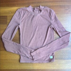 Vuori Long Sleeve Mock Neck Top in Mauve